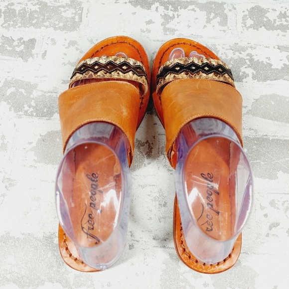NEW Free People Saturday Brown Leather Embroidered Two Strap Flat Sandals K95 - Picture 6 of 11